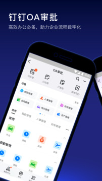 河南大哥冒雨遮盖山东游客车天窗